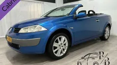 Blauw, metallic lak Gebruikt 2005 Renault Mégane Cabriolet Luxe Cabriolet | € 1.999 (Eerlijke prijs)