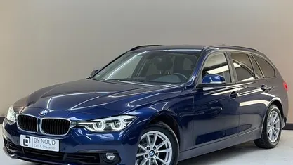 Blauw Occasion 2018 BMW 318 Executive Stationwagen | € 16.950 (Eerlijke prijs)