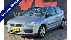 Blauw, metallic lak Gebruikt 2006 Ford Focus Trend Hatchback | € 1.248 (Eerlijke prijs)