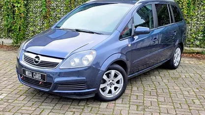 Blauw Gebruikt 2007 Opel Zafira Essentia MPV | € 2.199 (Eerlijke prijs)