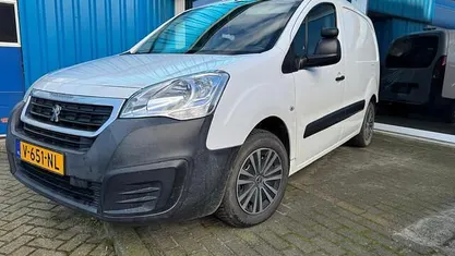 Wit Occasion 2018 Peugeot Partner Premium MPV | € 9.450 (Eerlijke prijs)