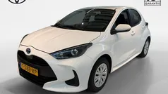 Wit Gebruikt 2023 Toyota Yaris Hybrid Active Hatchback | € 21.445 (Eerlijke prijs)