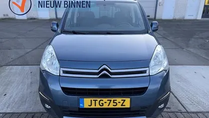 Blauw (metallic) Occasion 2017 Citroën Berlingo XTR MPV | € 6.499 (Super prijs)