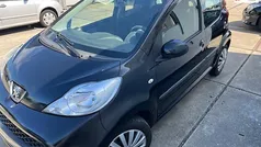 Zwart Gebruikt 2010 Peugeot 107 Hatchback | € 2.500 (Goede deal)
