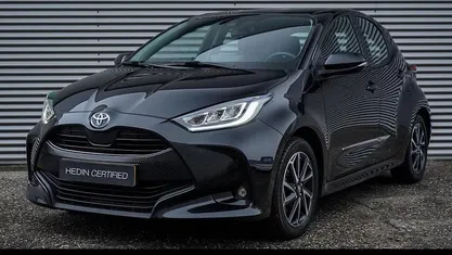 Zwart Occasion 2022 Toyota Yaris Hybrid Hatchback | € 19.945 (Eerlijke prijs)