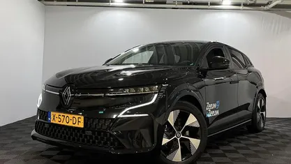 Noir étoilé gne (donker zwart) Occasion 2023 Renault Megane E-Tech Evolution Hatchback | € 27.935 (Eerlijke prijs)