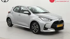 Grijs Gebruikt 2022 Toyota Yaris Hatchback | € 19.999 (Eerlijke prijs)