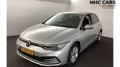 Grijs Gebruikt 2022 VW Golf VIII Life Hatchback | € 19.200 (Goede deal)