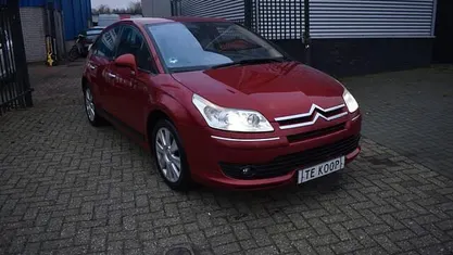 Rood Occasion 2006 Citroën C4 Hatchback | € 1.450 (Eerlijke prijs)