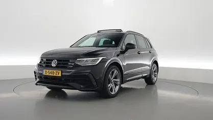 Zwart Occasion 2023 VW Tiguan R-line SUV | € 39.800 (Goede deal)