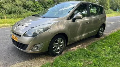 Occasion Renault Grand Scénic III Expression 110 PK (80 kW) 2011 Bruin MPV