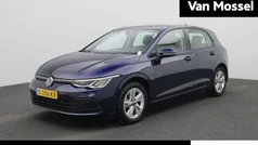 Blauw Gebruikt 2021 VW Golf VIII Life Hatchback | € 20.900 (Eerlijke prijs)