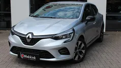 Gebruikt 2023 Renault Clio V Evolution Hatchback | € 17.994 (Eerlijke prijs)