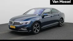 Blauw Gebruikt 2021 VW Passat Business+ Sedan | € 26.400 (Eerlijke prijs)