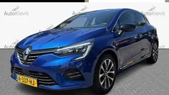 Blauw metallic Gebruikt 2021 Renault Clio V Intens Hatchback | € 15.950 (Eerlijke prijs)