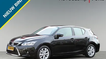 Zwart (metallic) Occasion 2016 Lexus CT200h Executive Line Hatchback | € 15.450 (Eerlijke prijs)