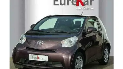 Occasion Toyota iQ Luna 68 PK (50 kW) 2009 Rood Hatchback
