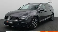 Grijs, metallic lak Gebruikt 2022 VW Passat Business Sedan | € 30.000 (Eerlijke prijs)