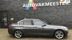 Grijs, metallic lak Gebruikt 2018 BMW 330 Sedan | € 22.950 (Super prijs)