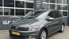 Grijs, metallic lak Gebruikt 2017 VW Touran Comfortline MPV | € 13.890 (Eerlijke prijs)