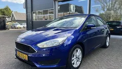 Blauw, metallic lak Gebruikt 2015 Ford Focus Trend Hatchback | € 7.700 (Eerlijke prijs)