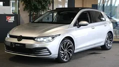 Grijs, metallic lak Gebruikt 2021 VW Golf VIII Style Hatchback | € 24.950 (Eerlijke prijs)
