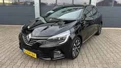 Zwart Gebruikt 2022 Renault Clio V Techno Hatchback | € 17.830 (Eerlijke prijs)