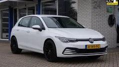 Gebruikt 2022 VW Golf VIII Life Hatchback | € 17.900 (Eerlijke prijs)