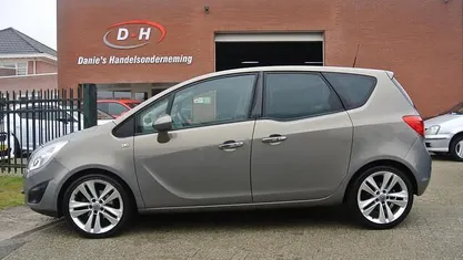 Bruin Occasion 2010 Opel Meriva Cosmo MPV | € 2.599 (Eerlijke prijs)