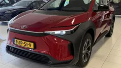 Rood Nieuw 2025 Toyota bZ4X Active SUV | € 42.995 (Eerlijke prijs)