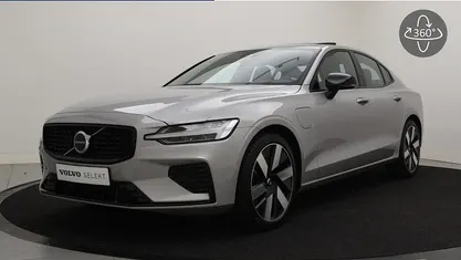 Grijs Gebruikt 2024 Volvo S60 Plus Sedan | € 46.900 (Eerlijke prijs)
