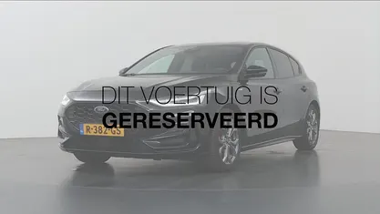 Zwart Gebruikt 2022 Ford Focus ST-Line Hatchback | € 19.830 (Eerlijke prijs)