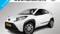 Gebruikt 2024 Toyota Aygo Play Hatchback | € 18.500 (Eerlijke prijs)
