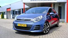 Blauw, metallic lak Gebruikt 2015 Kia Rio Hatchback | € 8.950 (Eerlijke prijs)