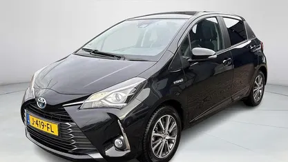 Zwart Gebruikt 2020 Toyota Yaris Hybrid Edition Hatchback | € 18.450 (Eerlijke prijs)