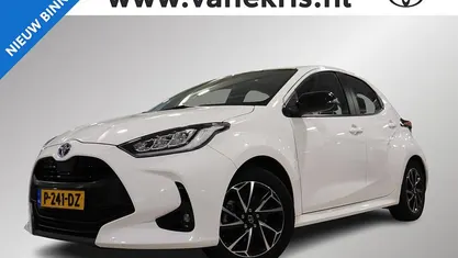 Wit Occasion 2022 Toyota Yaris Hybrid Hatchback | € 22.599 (Eerlijke prijs)