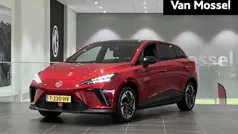 Rood Gebruikt 2023 MG MG4 EV Luxury Hatchback | € 23.495 (Eerlijke prijs)