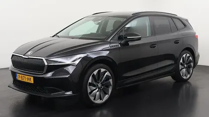 Zwart Occasion 2022 Skoda Enyaq iV Suite SUV | € 22.690 (Eerlijke prijs)
