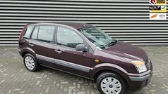 Paars Gebruikt 2010 Ford Fusion Cool & Sound Edition MPV | € 3.250 (Eerlijke prijs)