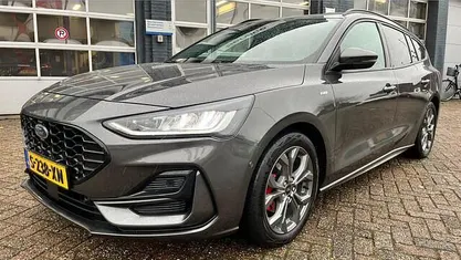 Grijs Occasion 2023 Ford Focus ST-Line X Stationwagen | € 26.450 (Eerlijke prijs)