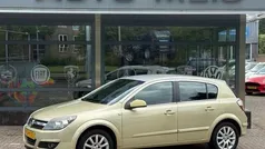 Geel Gebruikt 2004 Opel Astra Cosmo Hatchback | € 1.795 (Eerlijke prijs)
