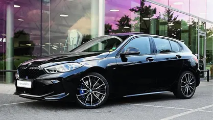 Zwart Gebruikt 2020 BMW M135 Comfort Edition Hatchback | € 38.950 (Eerlijke prijs)