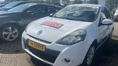 Wit Gebruikt 2011 Renault Clio II Authentique Hatchback | € 1.950 (Eerlijke prijs)