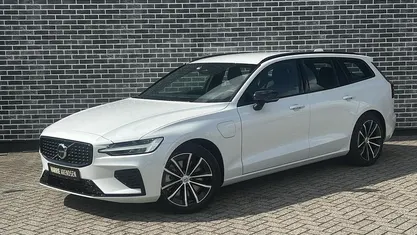 Occasion 2025 Volvo V60 Plus Stationwagen | € 44.894 (Eerlijke prijs)