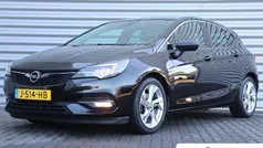 Zwart Gebruikt 2020 Opel Astra Elegance Hatchback | € 15.895 (Eerlijke prijs)