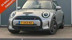 Zilver (metallic) Gebruikt 2022 Mini Cooper Hatchback | € 18.395 (Eerlijke prijs)