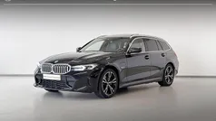 Zwart Gebruikt 2023 BMW 330e M Sport Stationwagen | € 39.495 (Eerlijke prijs)