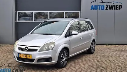 Grijs Gebruikt 2008 Opel Zafira Business MPV | € 4.400 (Eerlijke prijs)