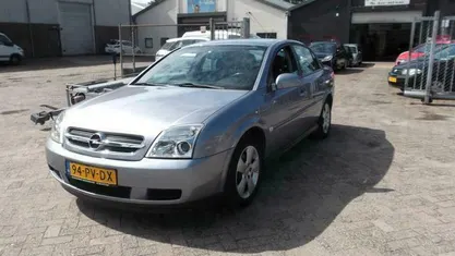 Blauw Gebruikt 2004 Opel Vectra Comfort Sedan | € 1.950 (Eerlijke prijs)