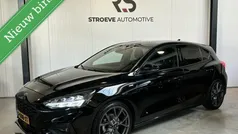 Zwart Gebruikt 2020 Ford Focus ST-Line Hatchback | € 16.950 (Eerlijke prijs)